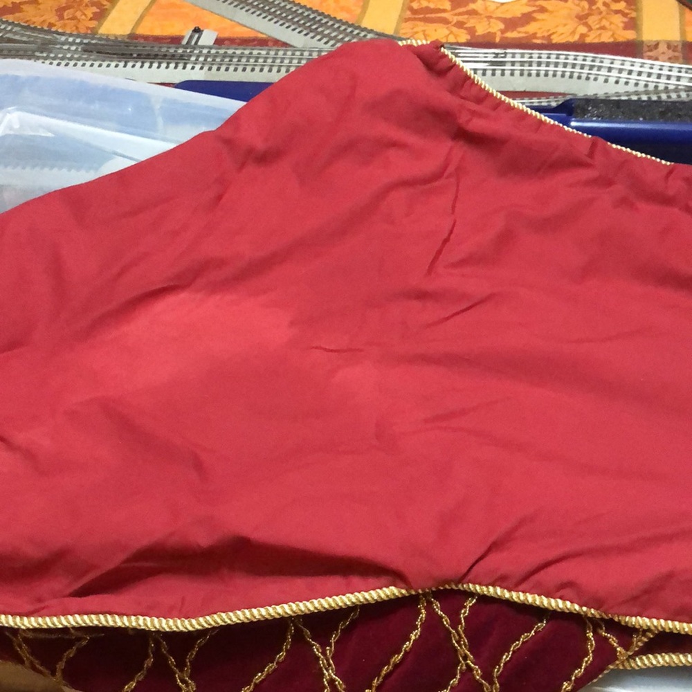 Christmas Tree Skirt Velvet Burgundy Red Gold Beaded Diameter 47” - Picture 6 of 6